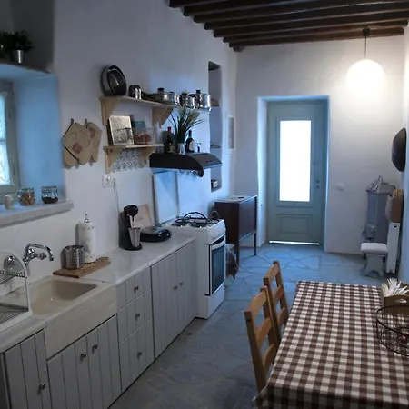 Traditional Isternia (Tinos)